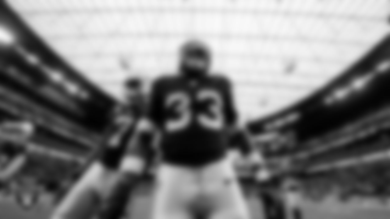 Las Vegas Raiders linebacker Jamal Adams (33) warming up before the regular season home game against the Cleveland Browns at Allegiant Stadium.