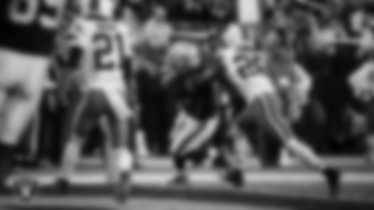 Las Vegas Raiders running back Ashton Jeanty (2) runs after making a 5-yard touchdown catch during the regular season home game against the Cleveland Browns at Allegiant Stadium.