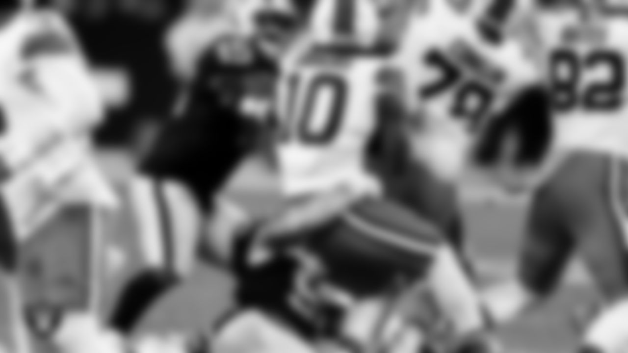 Las Vegas Raiders defensive end Maxx Crosby (98) during the regular season home game against the Cleveland Browns at Allegiant Stadium.