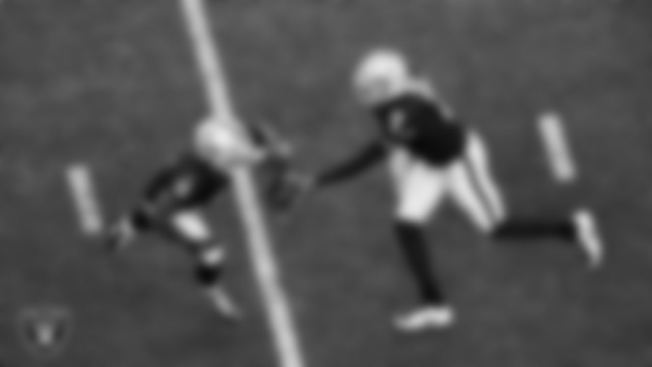 Las Vegas Raiders quarterback Geno Smith (7) hands the ball off to running back Ashton Jeanty (2) during the regular season home game against the Denver Broncos at Allegiant Stadium.