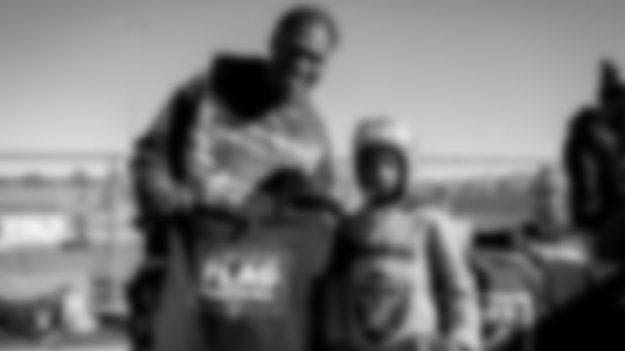 Las Vegas Raiders cornerback Darnay Holmes (30) poses for a photo with an athlete during Silver and Black Saturday at Liberty High School.