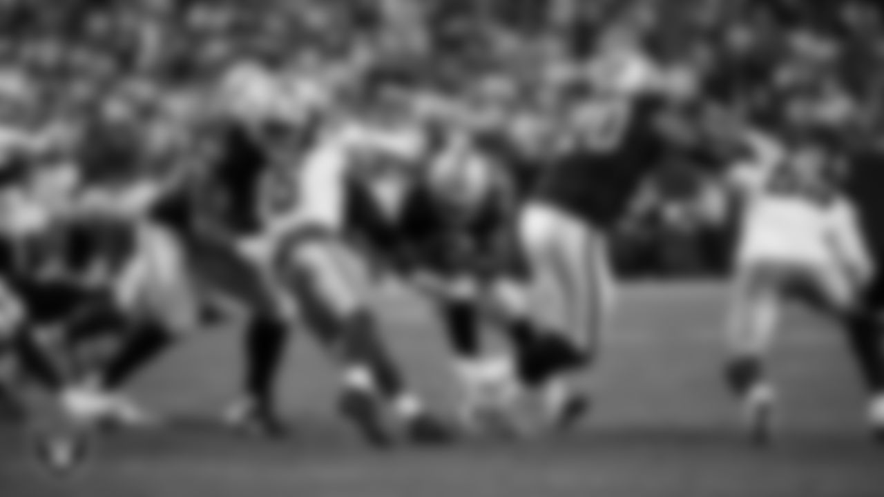 Las Vegas Raiders running back Ashton Jeanty (2) rushes during the regular season home game against the Dallas Cowboys at Allegiant Stadium.