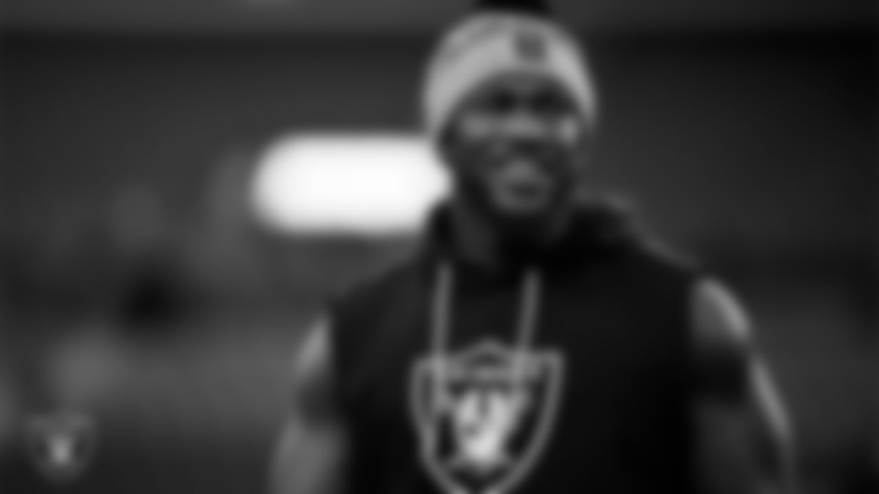 Las Vegas Raiders linebacker Devin White (45) warming up before the regular season away game against the Denver Broncos at Empower Field at Mile High.