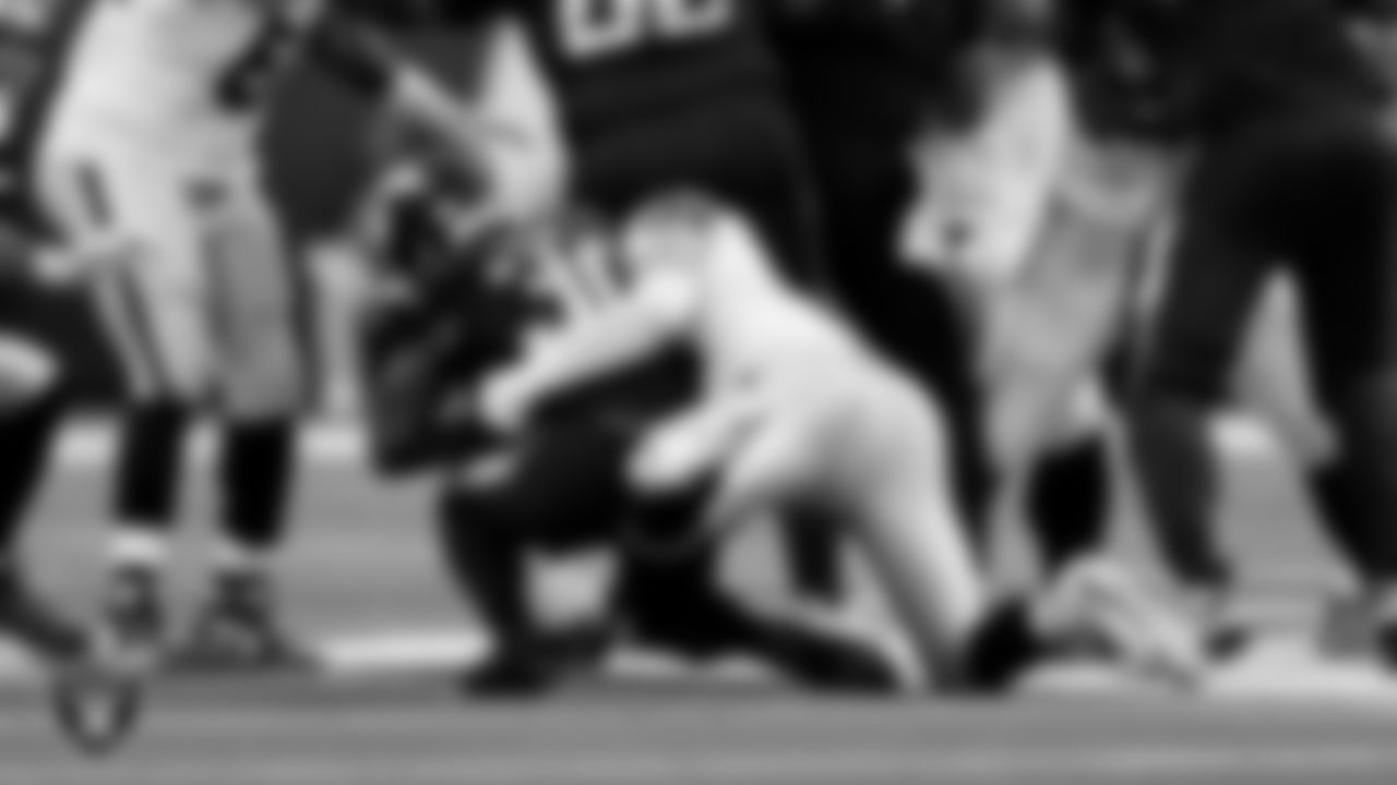 Las Vegas Raiders defensive end Maxx Crosby (98) during the regular season away game against the Los Angeles Chargers at SoFi Stadium.