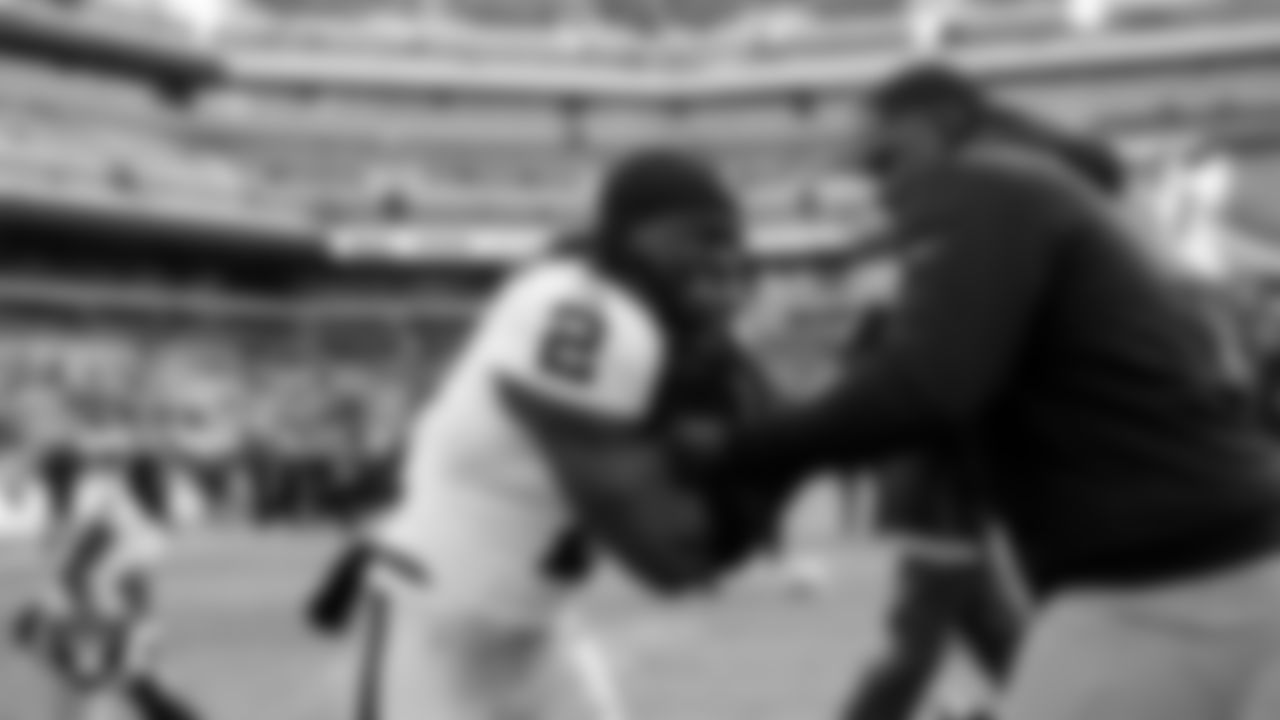 Las Vegas Raiders running back Ashton Jeanty (2) warming up before the regular season away game against the Philadelphia Eagles at Lincoln Financial Field.