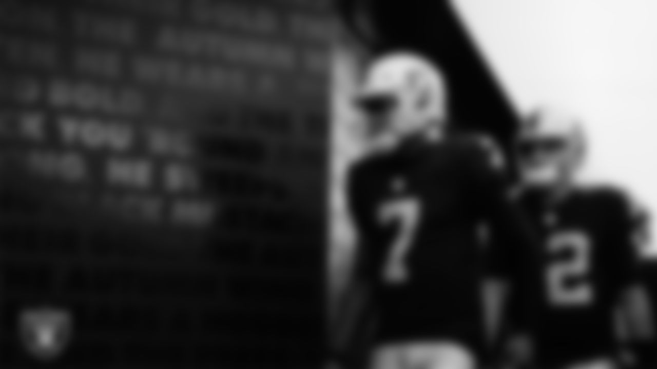 Las Vegas Raiders quarterback Geno Smith (7) walks out to the field for warm ups before the preseason home game against the San Francisco 49ers at Allegiant Stadium.