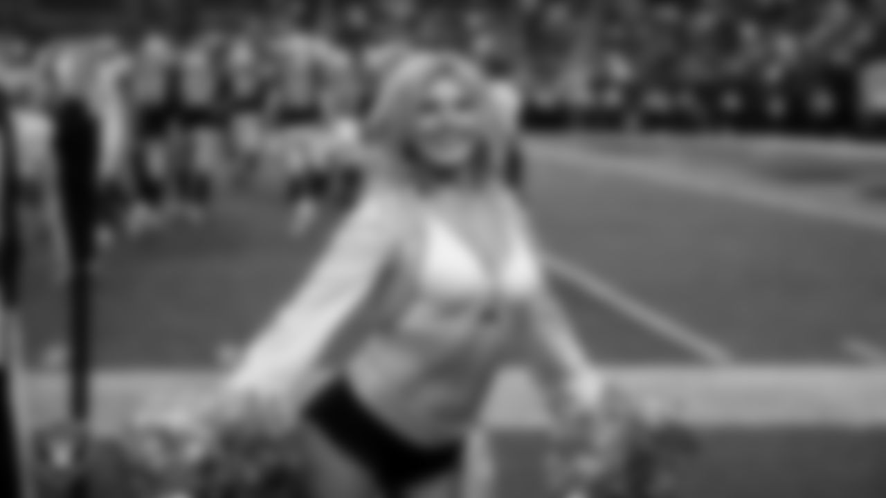 Raiderette Isabella on the sidelines during the regular season home game against the New York Giants at Allegiant Stadium.