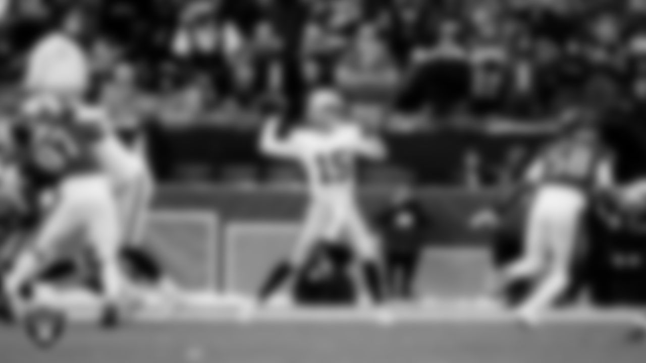 Las Vegas Raiders quarterback Kenny Pickett (15) during the regular season away game against the Philadelphia Eagles at Lincoln Financial Field.