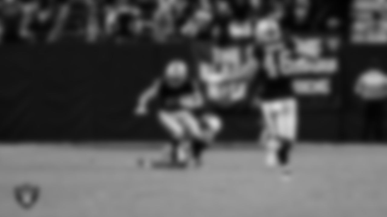 Las Vegas Raiders wide receiver Alex Bachman (81) during the regular season home game against the Cleveland Browns at Allegiant Stadium.