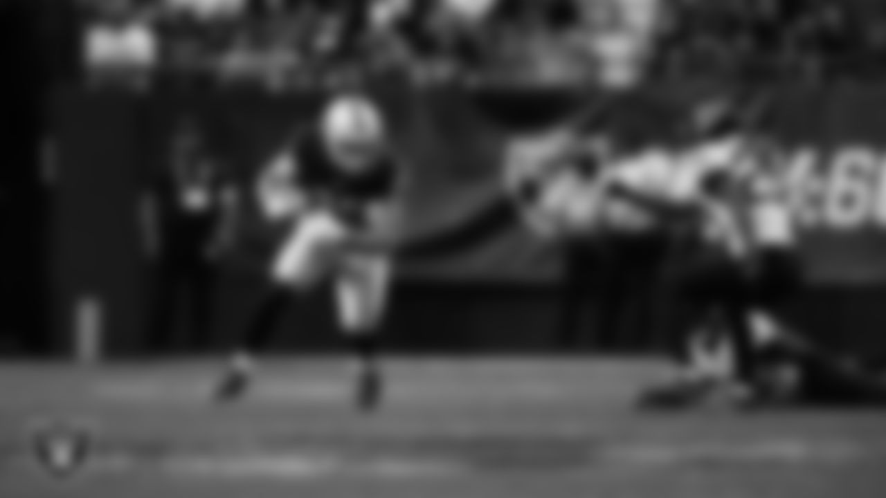 Las Vegas Raiders tight end Brock Bowers (89) runs after making a catch during the regular season home game against the Jacksonville Jaguars at Allegiant Stadium.
