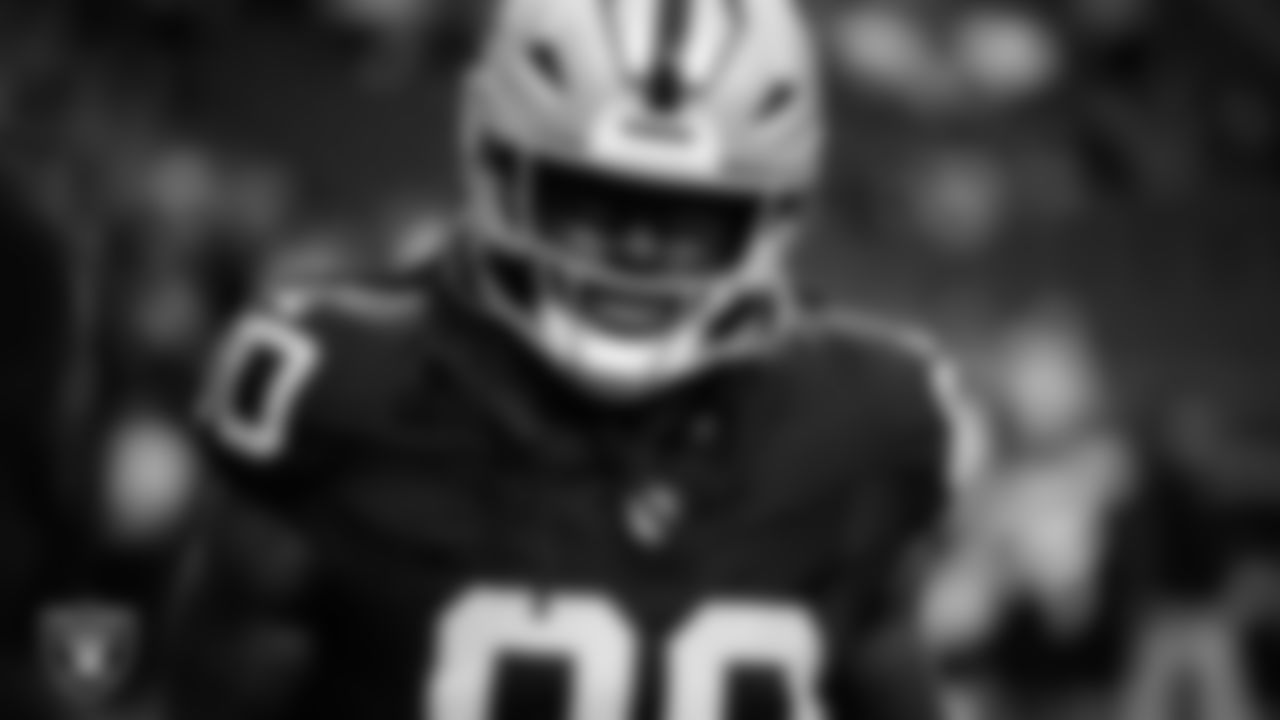 Las Vegas Raiders tight end Ian Thomas (80) warming up before the regular season home game against the Denver Broncos at Allegiant Stadium.