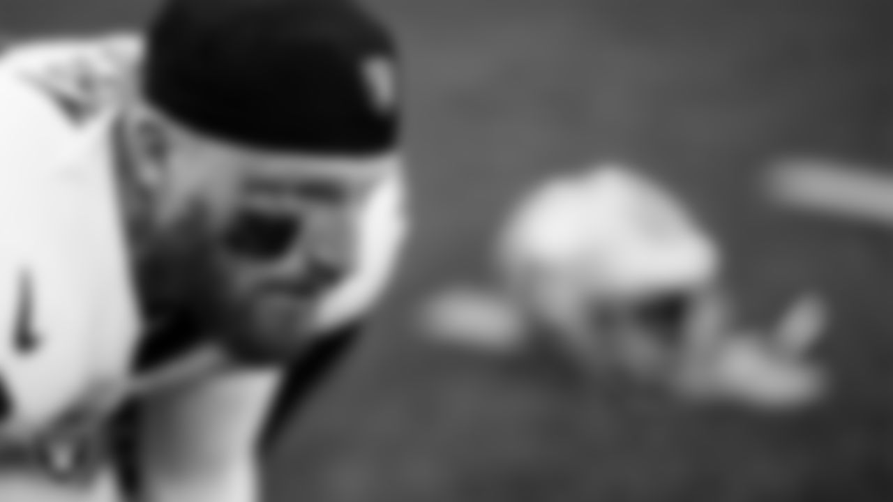 Las Vegas Raiders defensive end Maxx Crosby (98) warming up before the regular season away game against the Houston Texans at NRG Stadium.