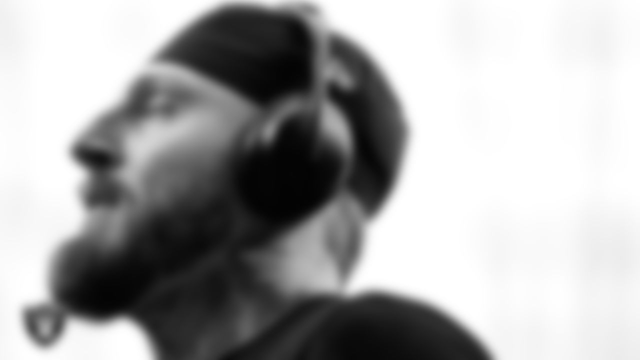 Las Vegas Raiders defensive end Maxx Crosby (98) warming up before the regular season home game against the Jacksonville Jaguars at Allegiant Stadium.