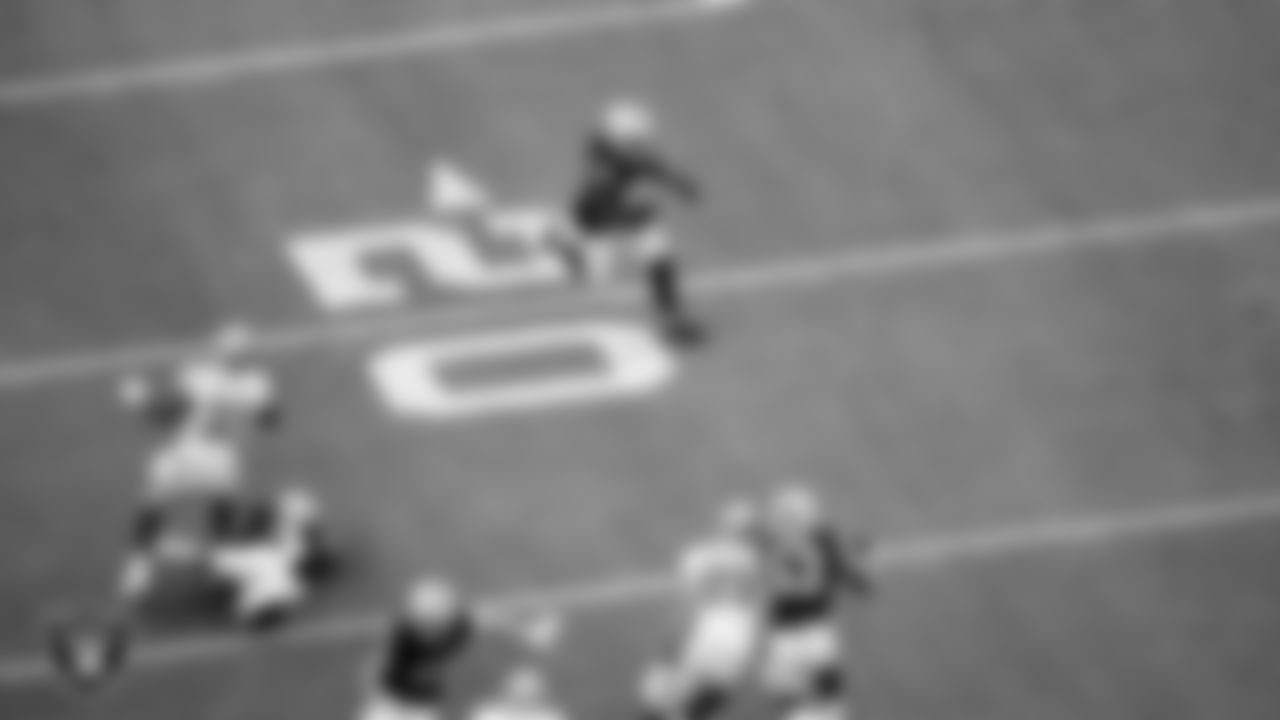 Las Vegas Raiders running back Sincere McCormick (28) during the preseason home game against the San Francisco 49ers at Allegiant Stadium.