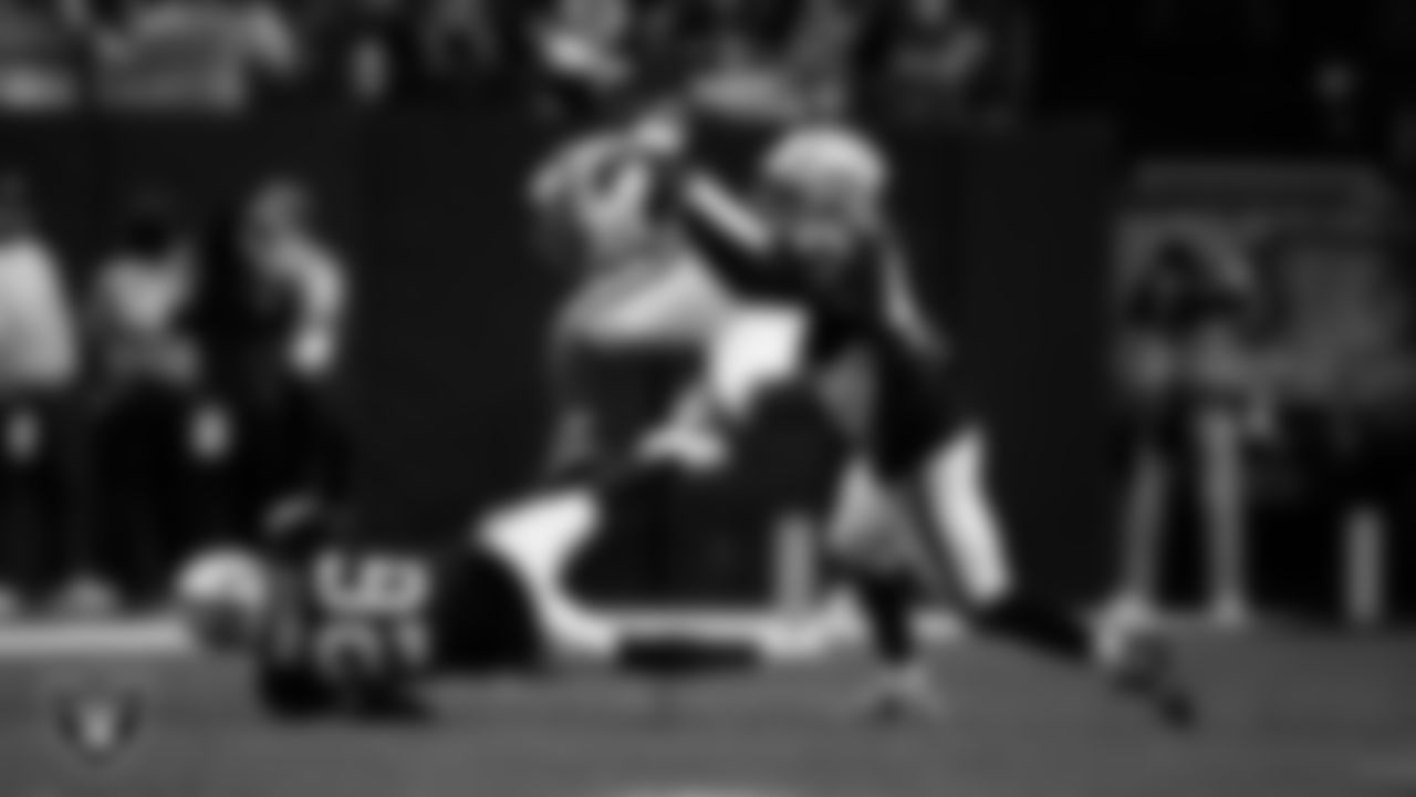 Las Vegas Raiders linebacker Devin White (45) makes a tackle during the regular season home game against the New York Giants at Allegiant Stadium.