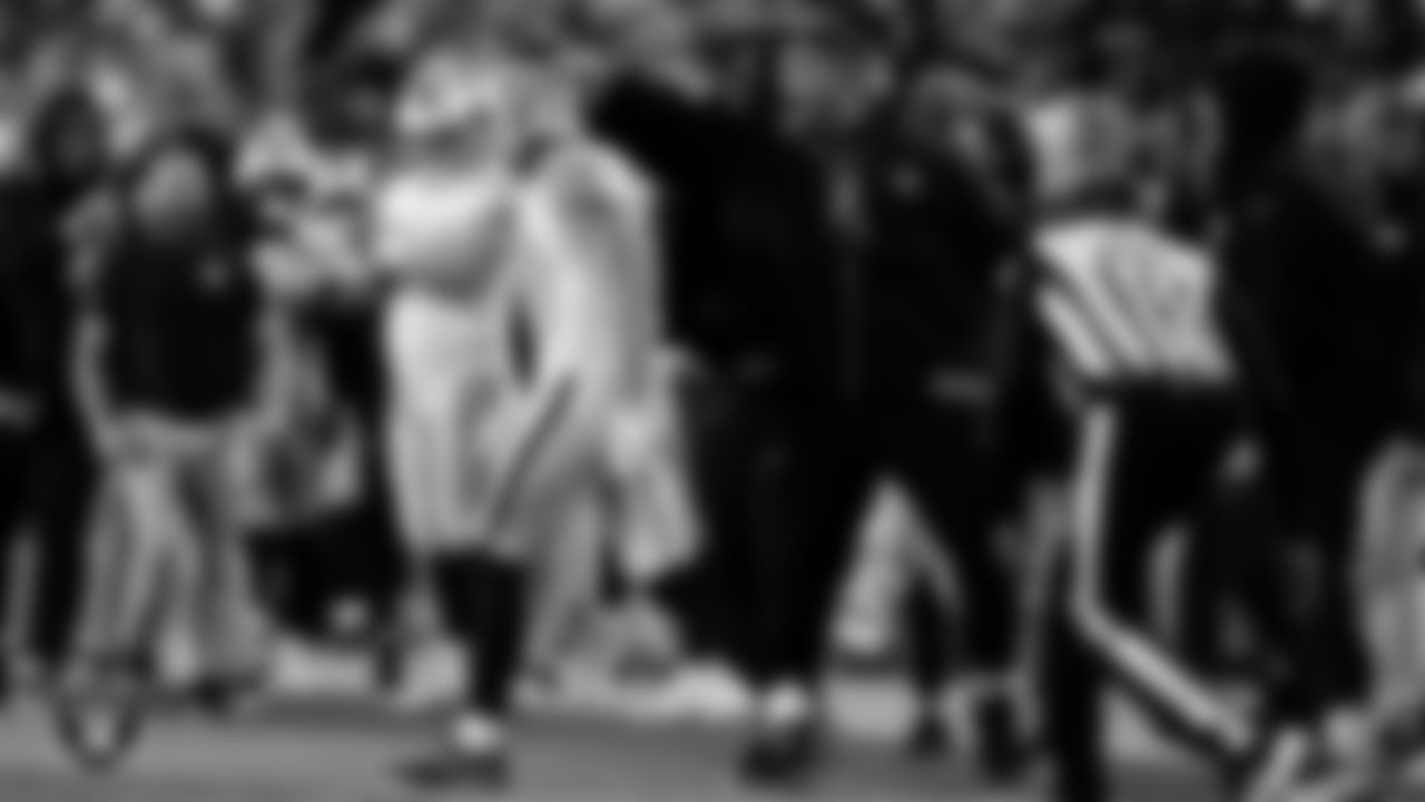 Las Vegas Raiders tight end Brock Bowers (89) celebrates with teammates during the regular season away game against the Denver Broncos at Empower Field at Mile High.