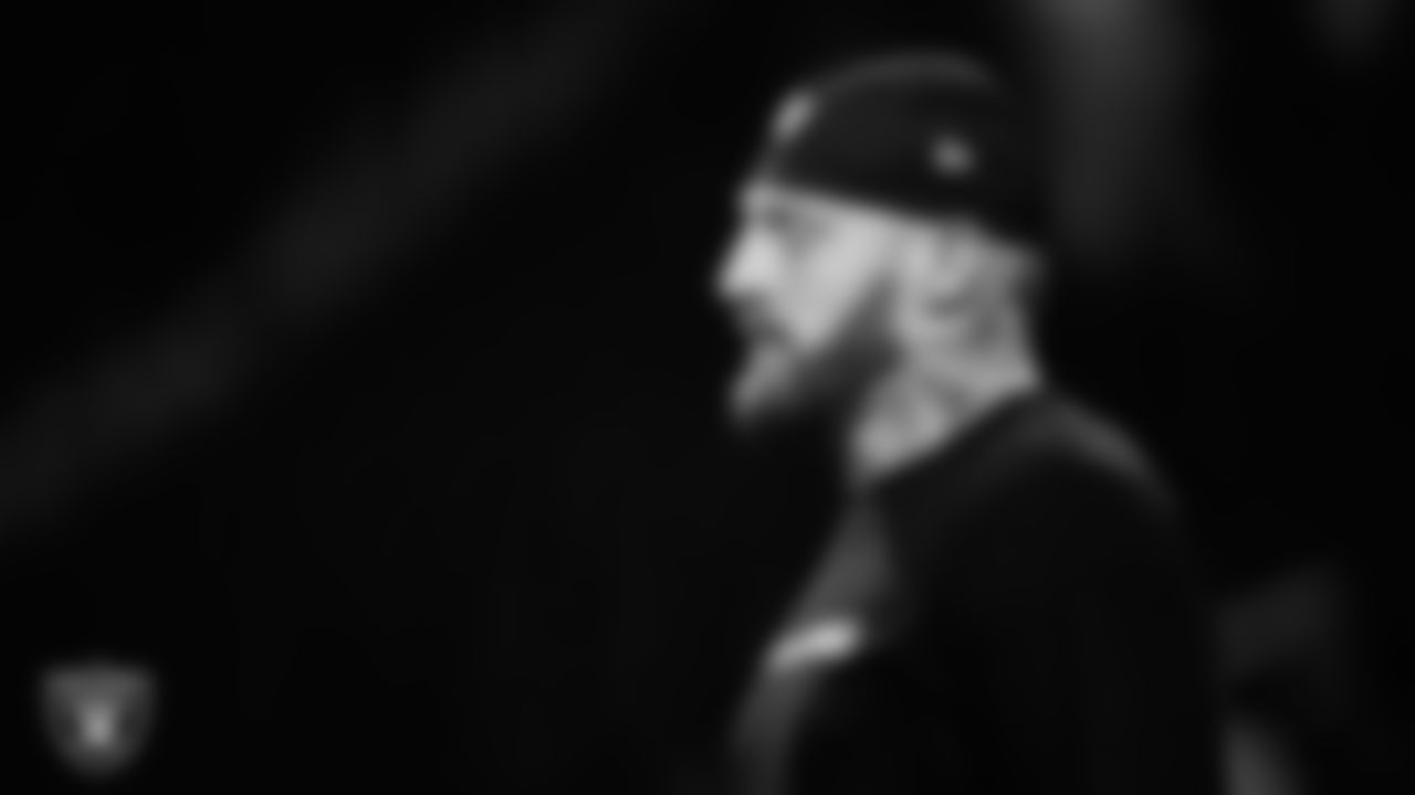 Las Vegas Raiders defensive end Maxx Crosby (98) warming up before the regular season home game against the Dallas Cowboys at Allegiant Stadium.