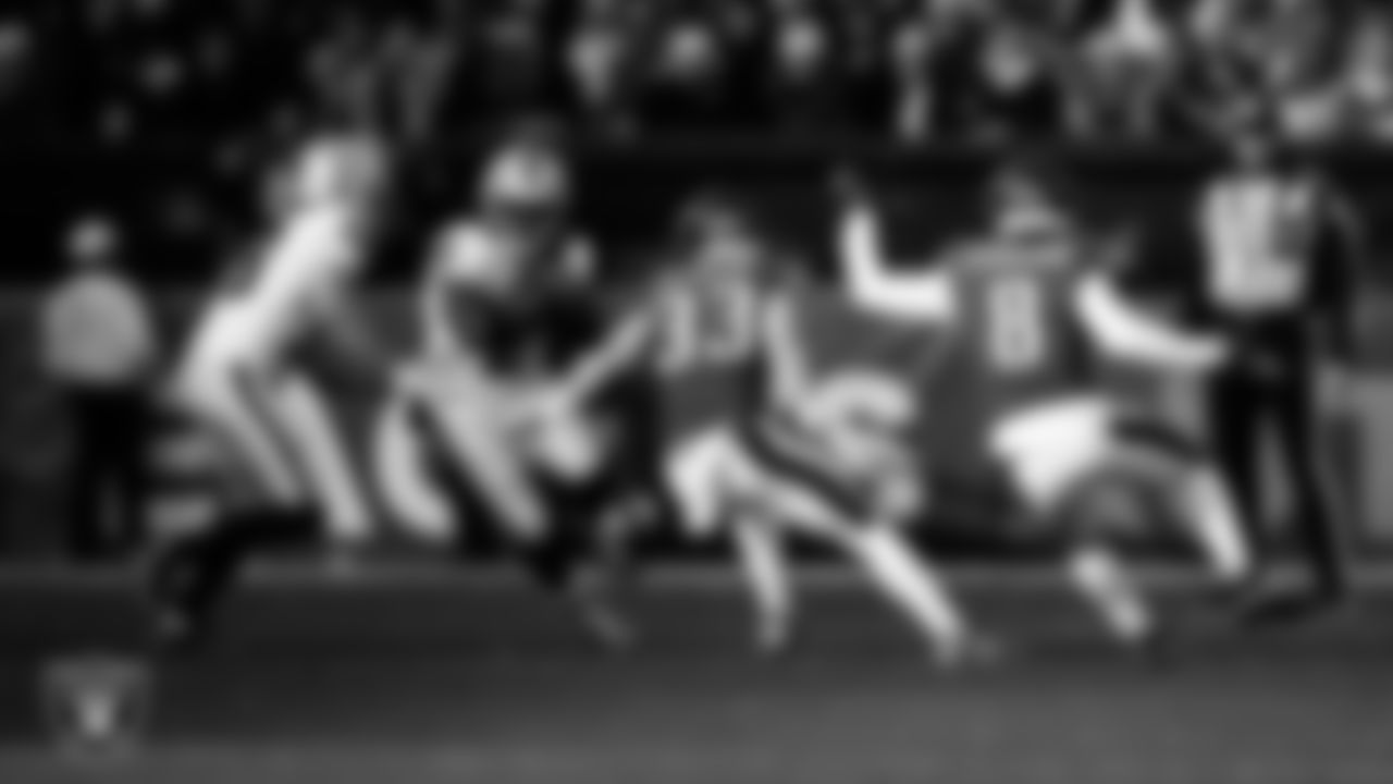 Las Vegas Raiders running back Ashton Jeanty (2) rushes during the regular season away game against the Philadelphia Eagles at Lincoln Financial Field.