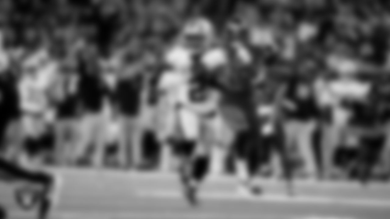 Las Vegas Raiders running back Ashton Jeanty (2) rushes for a 51-yard touchdown during the regular season away game against the Houston Texans at NRG Stadium.