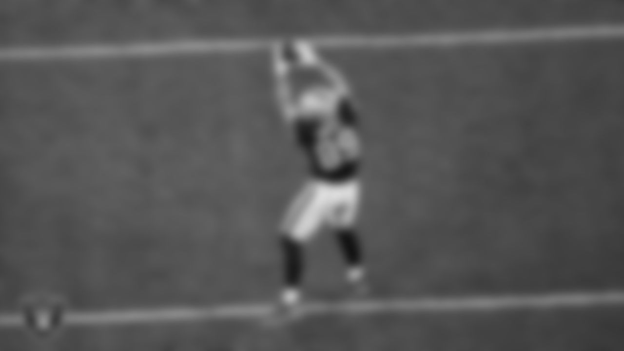Las Vegas Raiders tight end Brock Bowers (89) makes a catch during the regular season home game against the Dallas Cowboys at Allegiant Stadium.