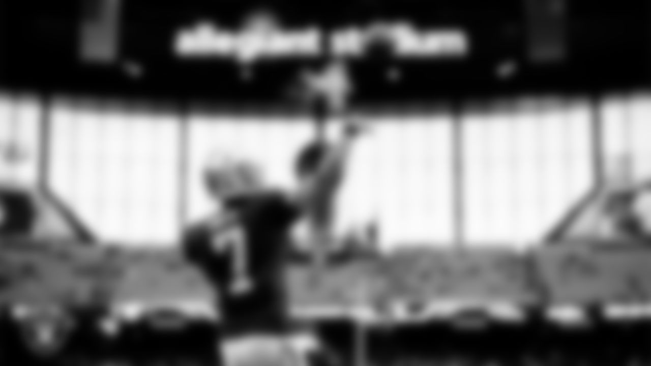 Las Vegas Raiders quarterback Geno Smith (7) warming up before the regular season home game against the Denver Broncos at Allegiant Stadium.