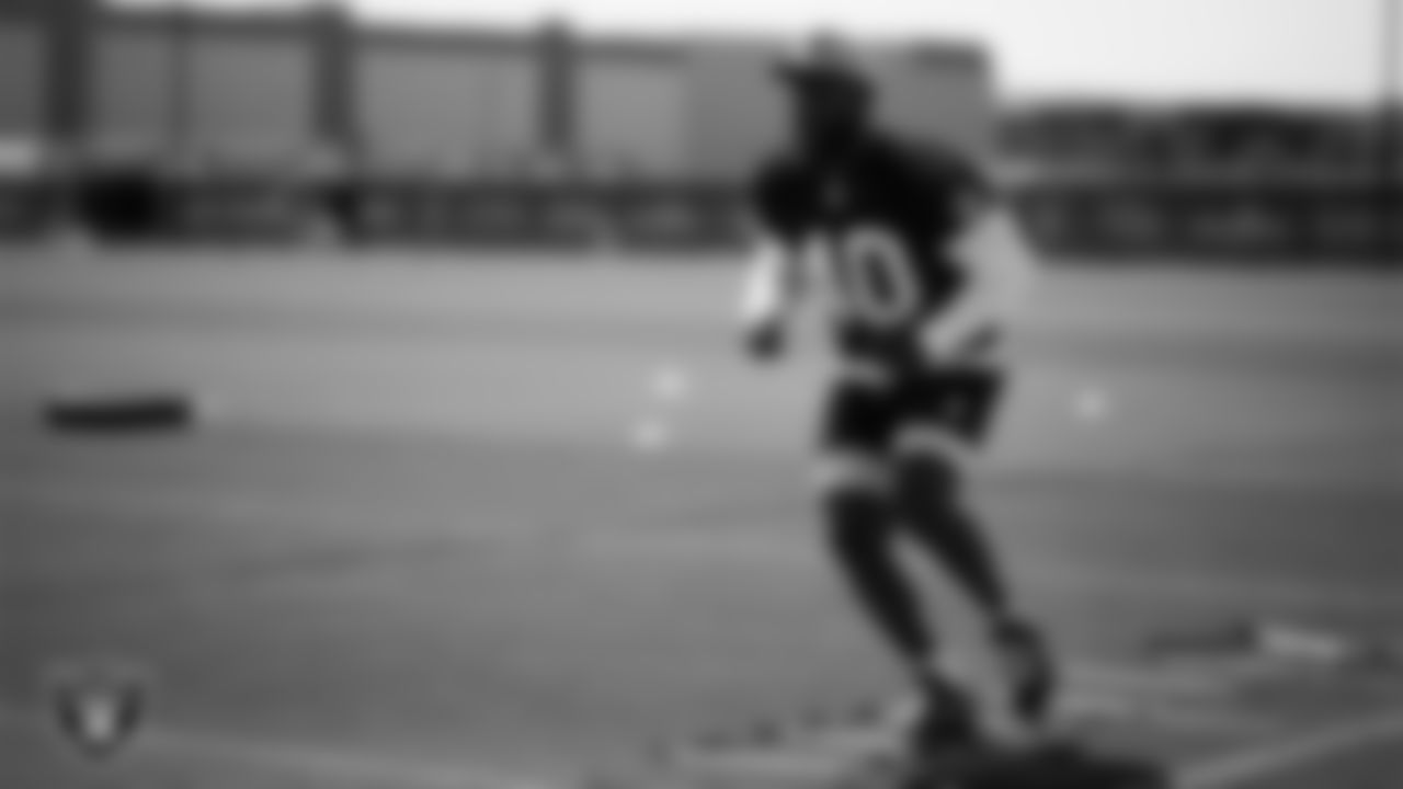 Las Vegas Raiders linebacker Devin White (40) at a workout during phase two of the offseason program at Intermountain Health Performance Center.