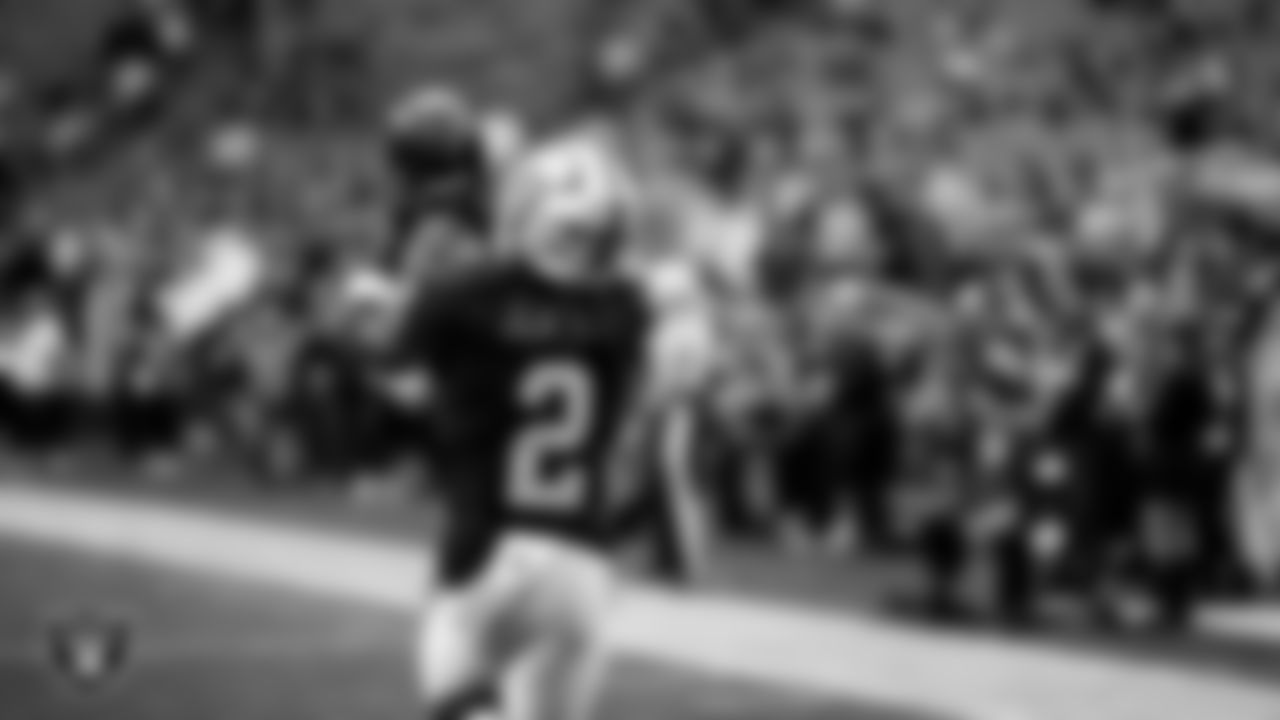 Las Vegas Raiders running back Ashton Jeanty (2) warming up before the regular season home game against the New York Giants at Allegiant Stadium.