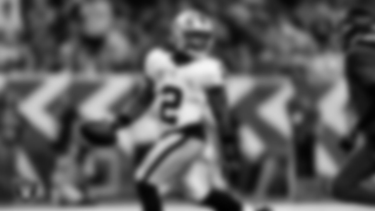 Las Vegas Raiders running back Ashton Jeanty (2) rushes for a 51-yard touchdown during the regular season away game against the Houston Texans at NRG Stadium.