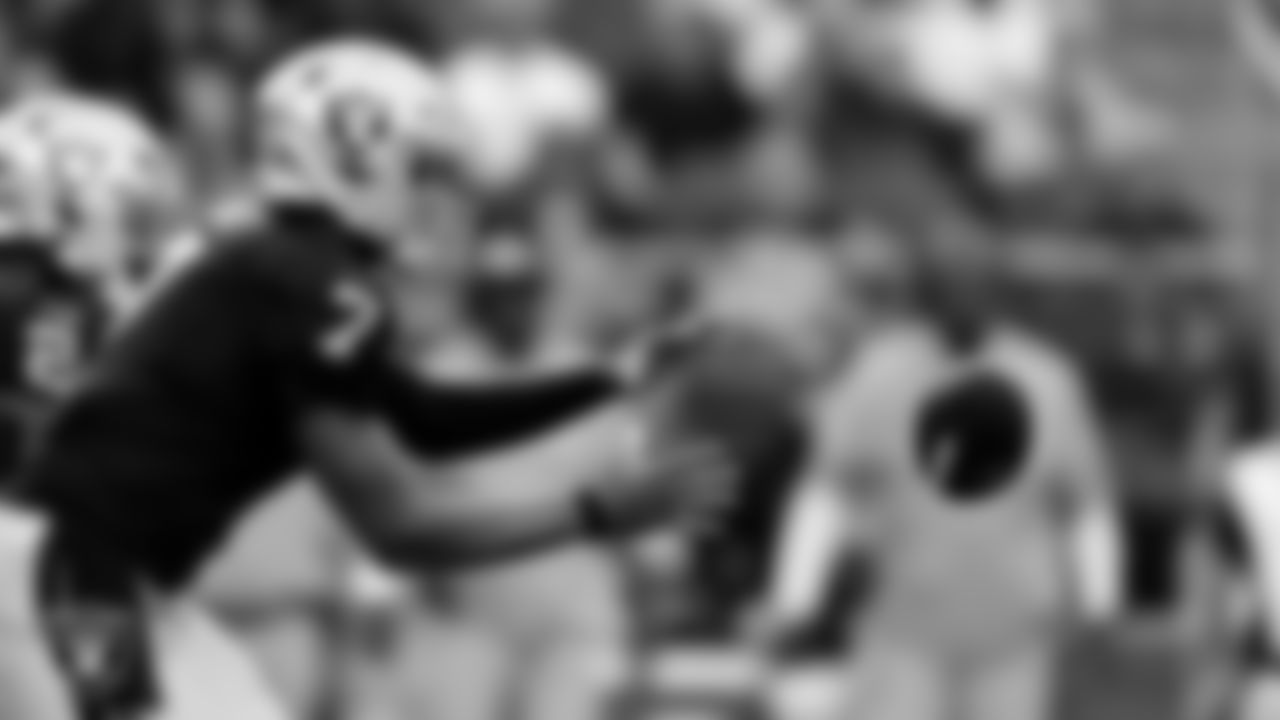 Las Vegas Raiders quarterback Geno Smith (7) during the regular season home game against the Tennessee Titans at Allegiant Stadium.