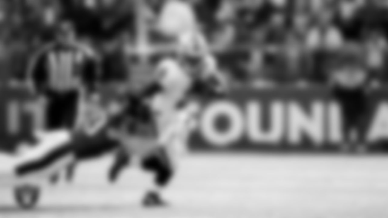 Las Vegas Raiders running back Ashton Jeanty (2) during the regular season away game against the Philadelphia Eagles at Lincoln Financial Field.