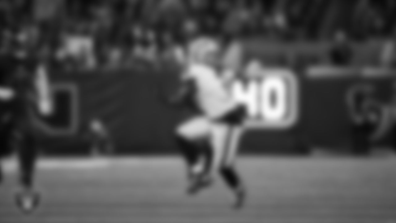 Las Vegas Raiders running back Ashton Jeanty (2) goes for a 60-yard touchdown catch during the regular season away game against the Houston Texans at NRG Stadium.