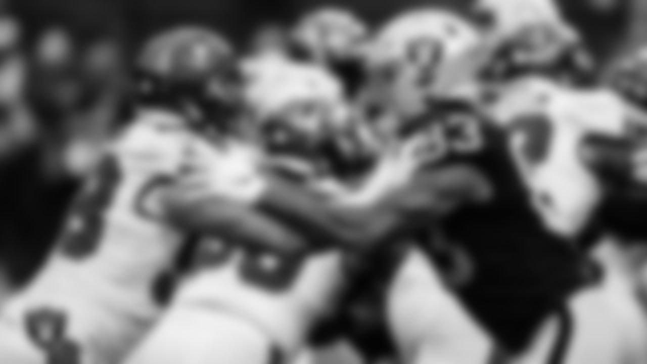 Las Vegas Raiders tight end Darren Waller (83) blocks during the regular season home game against the Tampa Bay Buccaneers at Allegiant Stadium, Sunday, October 25, 2020, in Las Vegas, Nev.