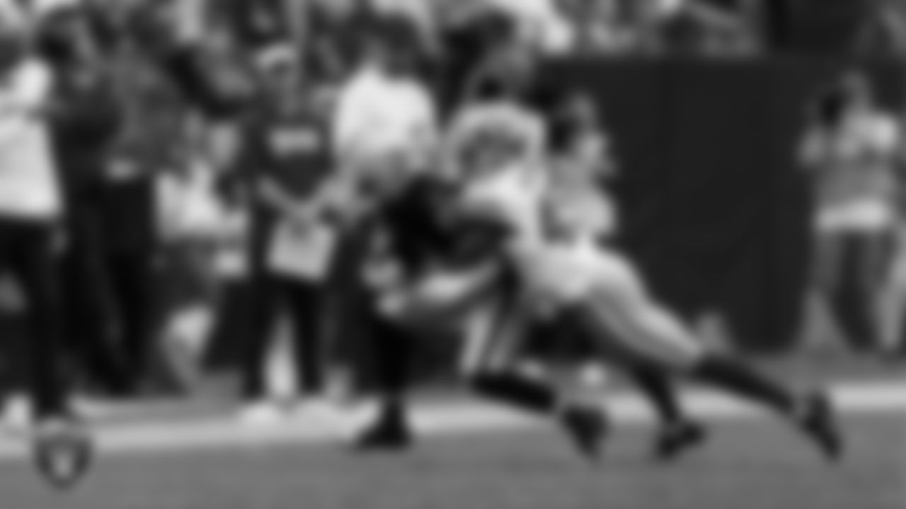 Las Vegas Raiders wide receiver Alex Bachman (81) runs after making a catch during the preseason home game against the San Francisco 49ers at Allegiant Stadium.