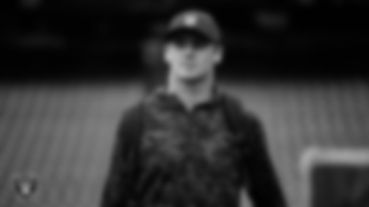 Las Vegas Raiders tight end Brock Bowers (89) arrives to the regular season away game against the Houston Texans at NRG Stadium.