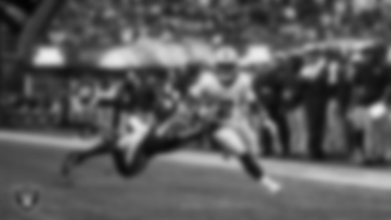 Las Vegas Raiders running back Ashton Jeanty (2) rushes during the regular season away game against the New England Patriots at Gillette Stadium.