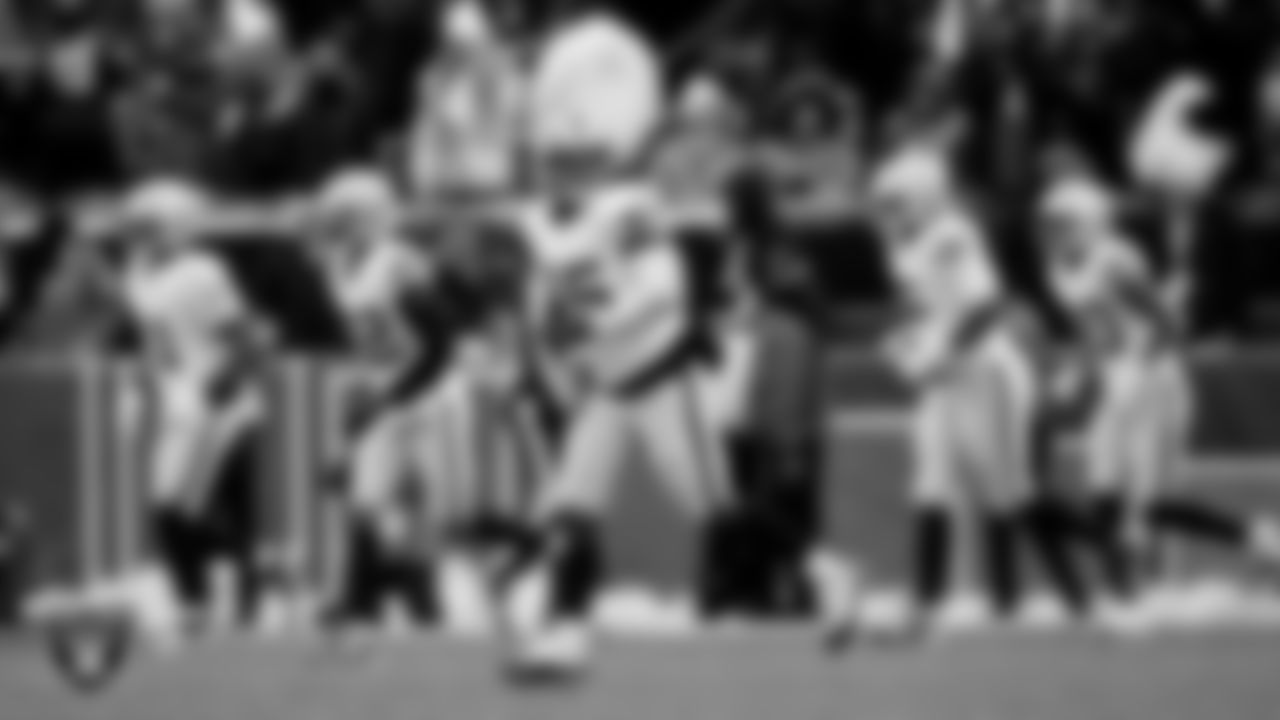 Las Vegas Raiders linebacker Devin White (45) during the regular season away game against the Philadelphia Eagles at Lincoln Financial Field.