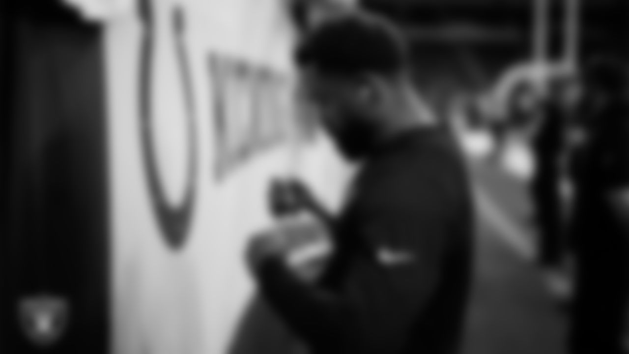 Las Vegas Raiders running back Raheem Mostert (31) signs autographs for fans before the regular season away game against the Indianapolis Colts at Lucas Oil Stadium.