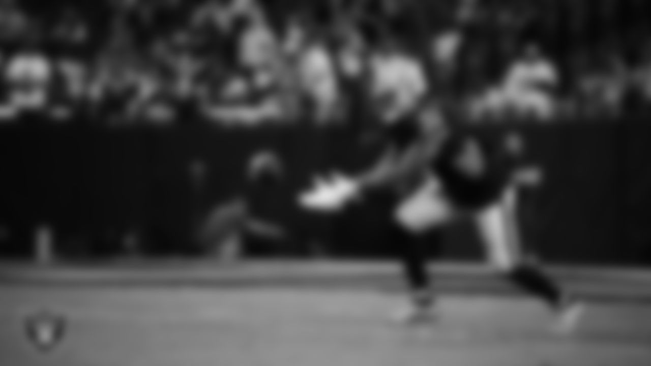 Las Vegas Raiders running back Raheem Mostert (31) warming up before the regular season home game against the Dallas Cowboys at Allegiant Stadium.