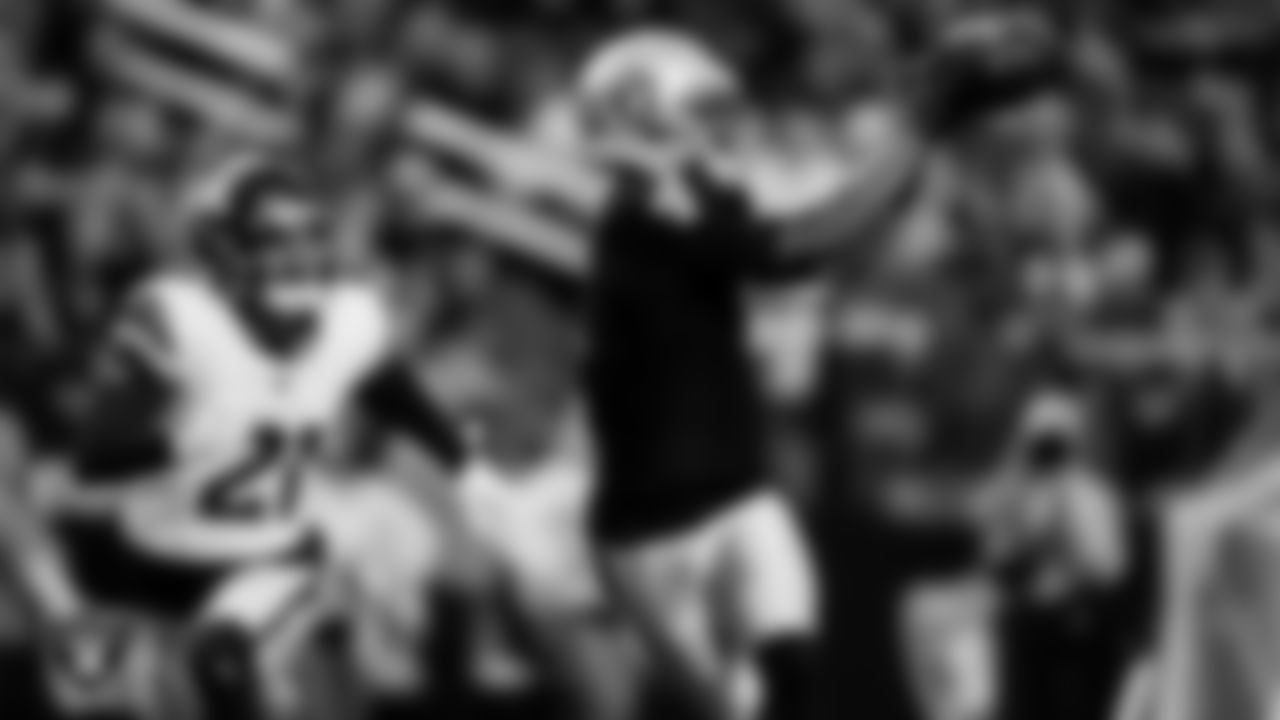 Las Vegas Raiders wide receiver Shedrick Jackson (4) makes a 25-yard touchdown catch during the regular season home game against the Denver Broncos at Allegiant Stadium.