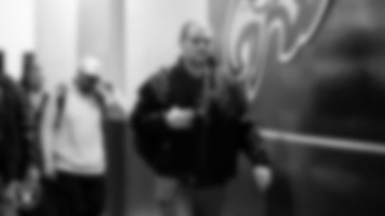 Las Vegas Raiders center Will Putnam (67) arrives to the regular season away game against the Philadelphia Eagles at Lincoln Financial Field.