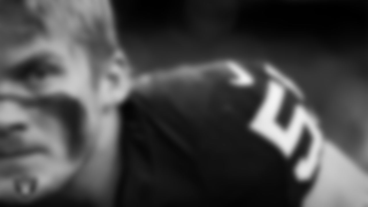 Las Vegas Raiders linebacker Cody Lindenberg (55) warming up before the regular season home game against the Tennessee Titans at Allegiant Stadium.