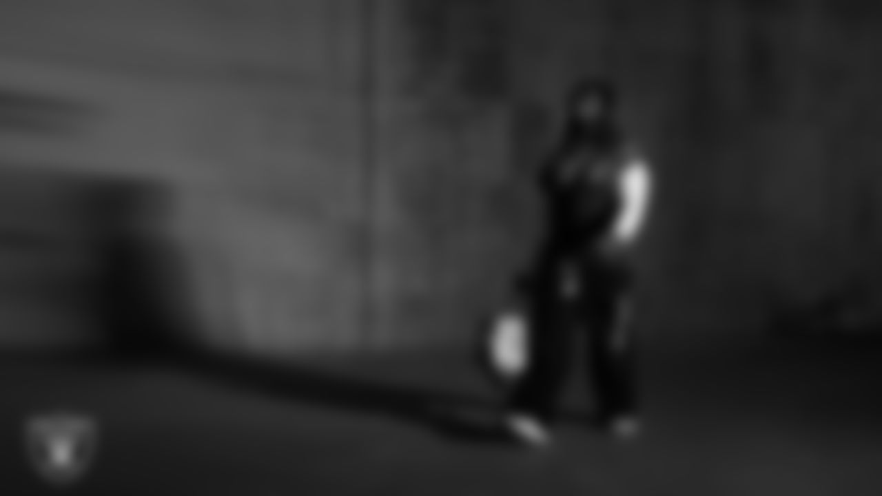 Las Vegas Raiders running back Ashton Jeanty (2) arrives to the regular season away game against the Kansas City Chiefs at GEHA Field at Arrowhead Stadium.