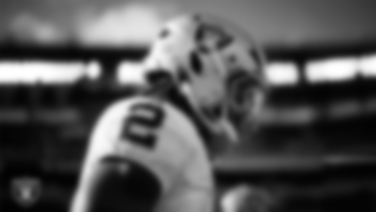 Las Vegas Raiders running back Ashton Jeanty (2) warming up before the regular season away game against the Philadelphia Eagles at Lincoln Financial Field.