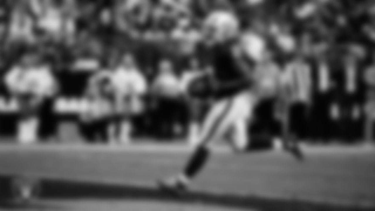 Las Vegas Raiders running back Ashton Jeanty (2) rushes for a 3-yard touchdown during the regular season home game against the Tennessee Titans at Allegiant Stadium.