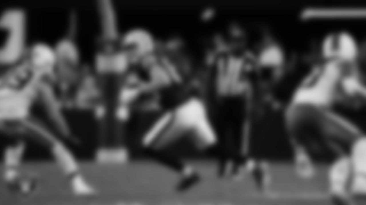 Las Vegas Raiders tight end Brock Bowers (89) runs after making a catch during the regular season home game against the Cleveland Browns at Allegiant Stadium.