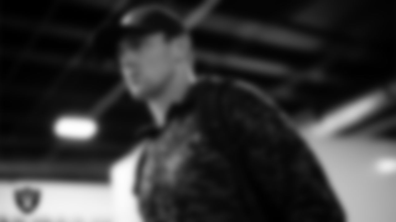 Las Vegas Raiders tight end Brock Bowers (89) arrives to the regular season away game against the Denver Broncos at Empower Field at Mile High.