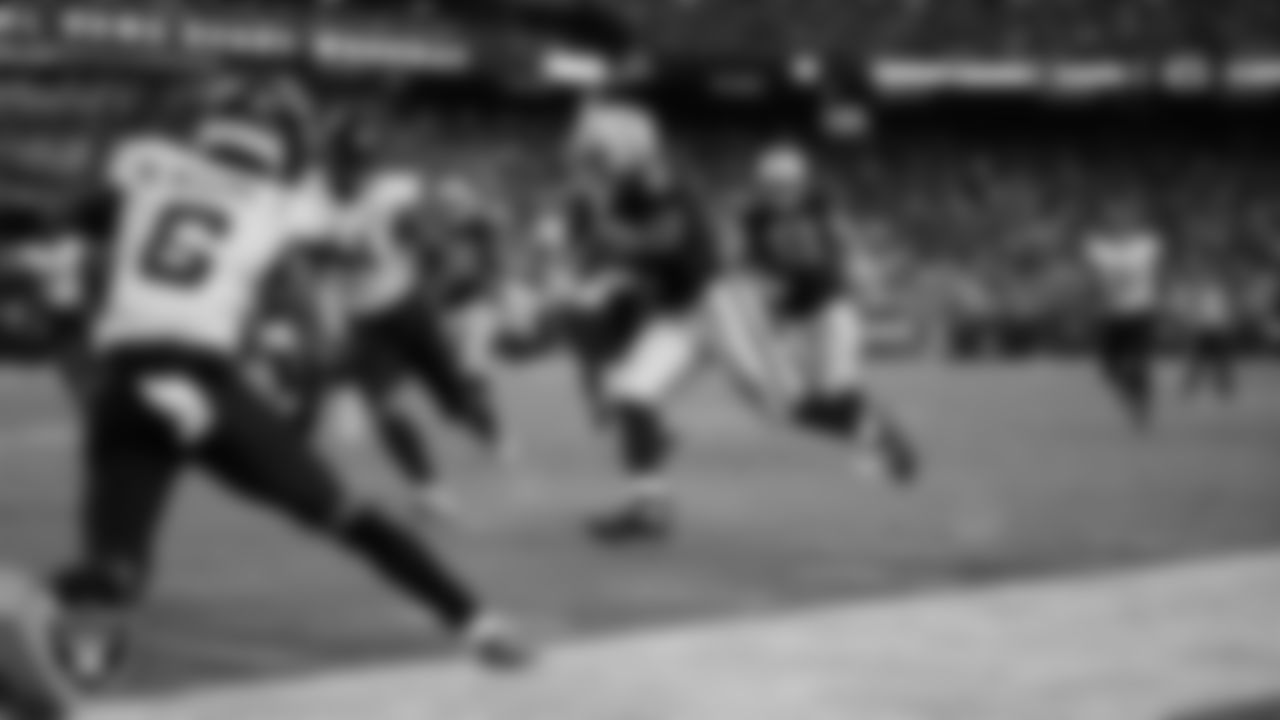 Las Vegas Raiders running back Ashton Jeanty (2) runs after making a 15-yard touchdown catch during the regular season home game against the Jacksonville Jaguars at Allegiant Stadium.