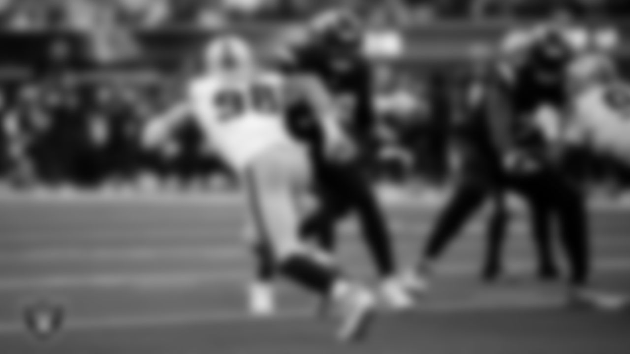 Las Vegas Raiders defensive end Maxx Crosby (98) during the regular season away game against the Los Angeles Chargers at SoFi Stadium.