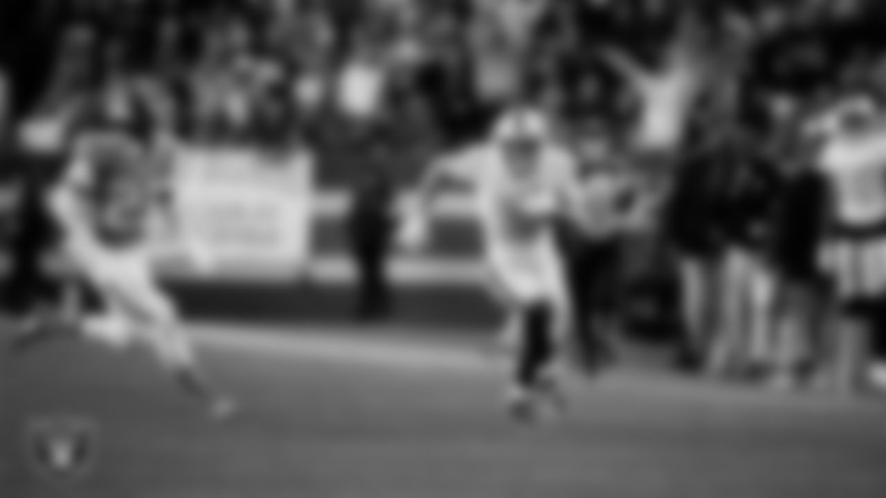 Las Vegas Raiders tight end Brock Bowers (89) runs after making a catch during the regular season away game against the Denver Broncos at Empower Field at Mile High.