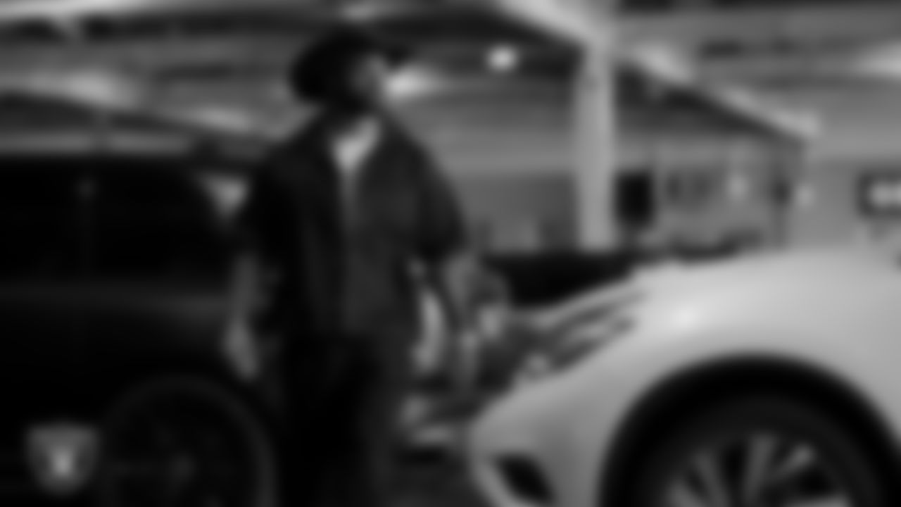 Las Vegas Raiders linebacker Elandon Roberts (52) arrives to the preseason home game against the San Francisco 49ers at Allegiant Stadium.